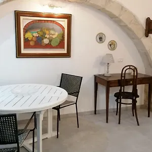  Bed & Breakfast Il Cortiletto Di Via Minniti